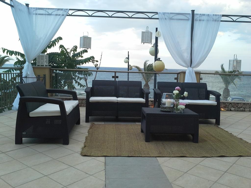 Elihotel SantʼAlessio Siculo Esterno foto