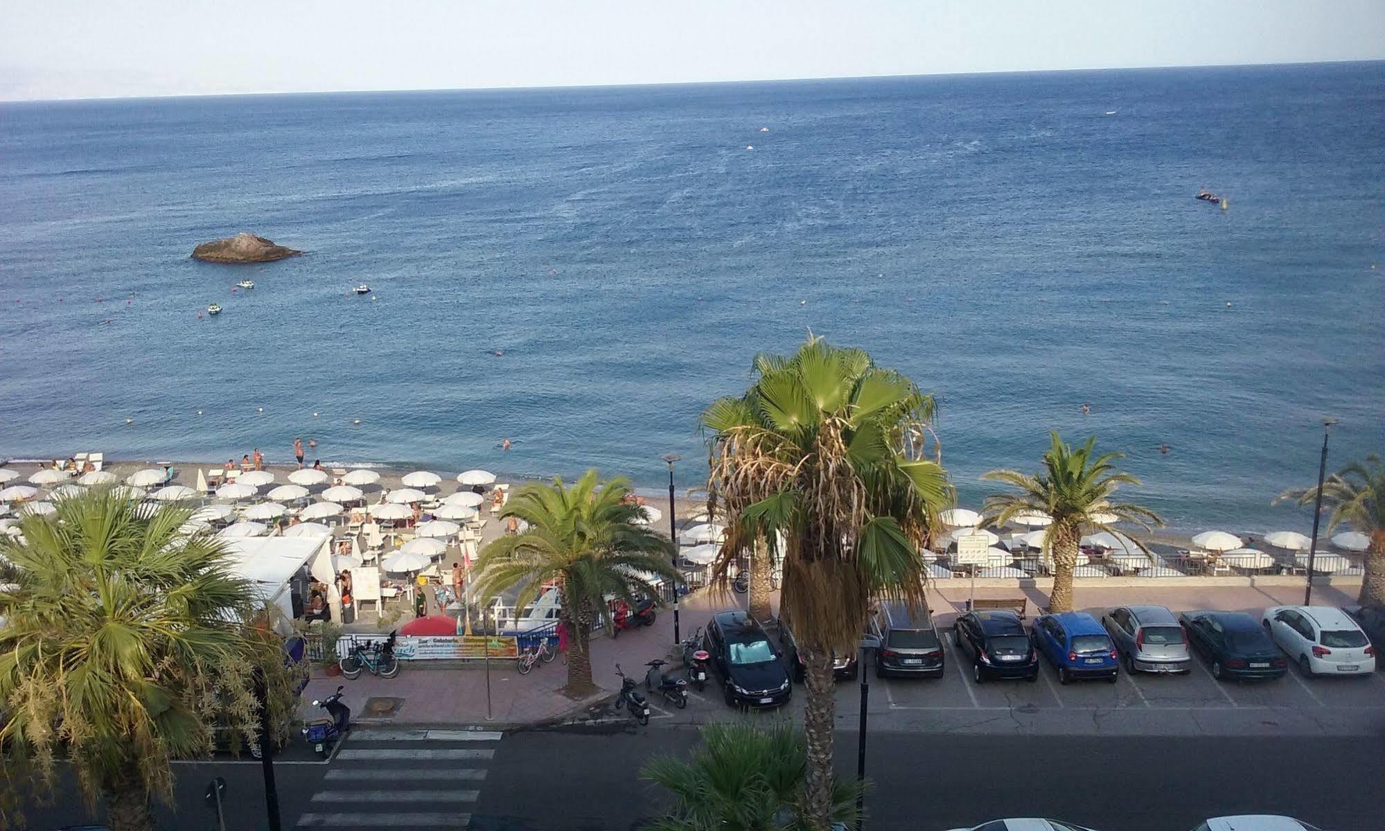 Elihotel SantʼAlessio Siculo Esterno foto