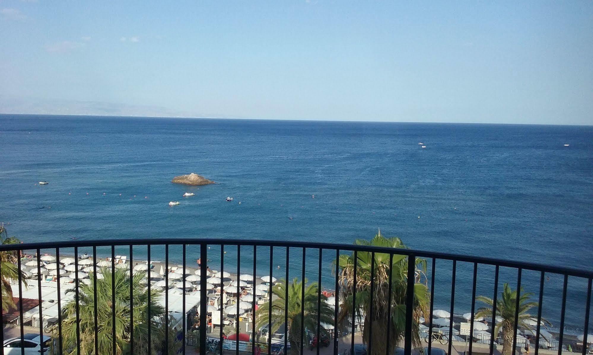 Elihotel SantʼAlessio Siculo Esterno foto